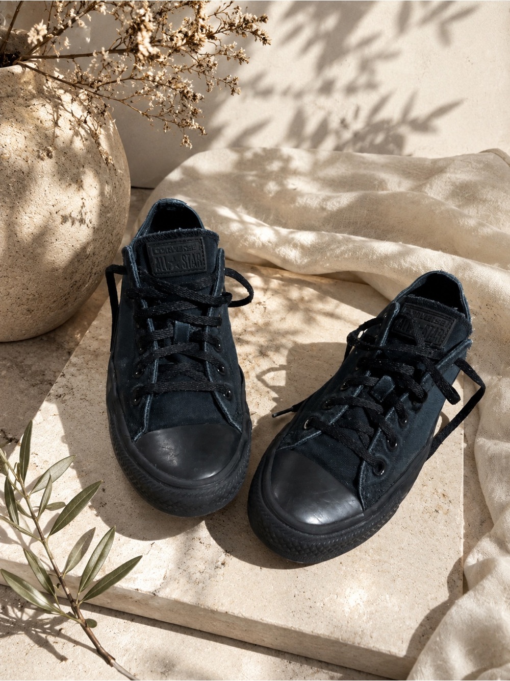 Converse Black Monochrome Low Top Sneakers Men’s 7 Women’s 9